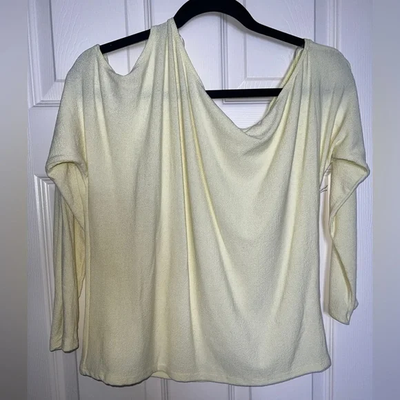 💛 NWT! Six/Fifty One Shoulder Cut Out Top - Picture 4 of 8